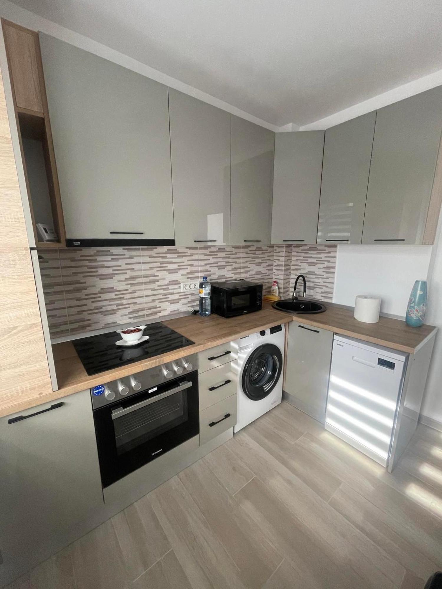 Luxury Apartment Pitesti Bagian luar foto