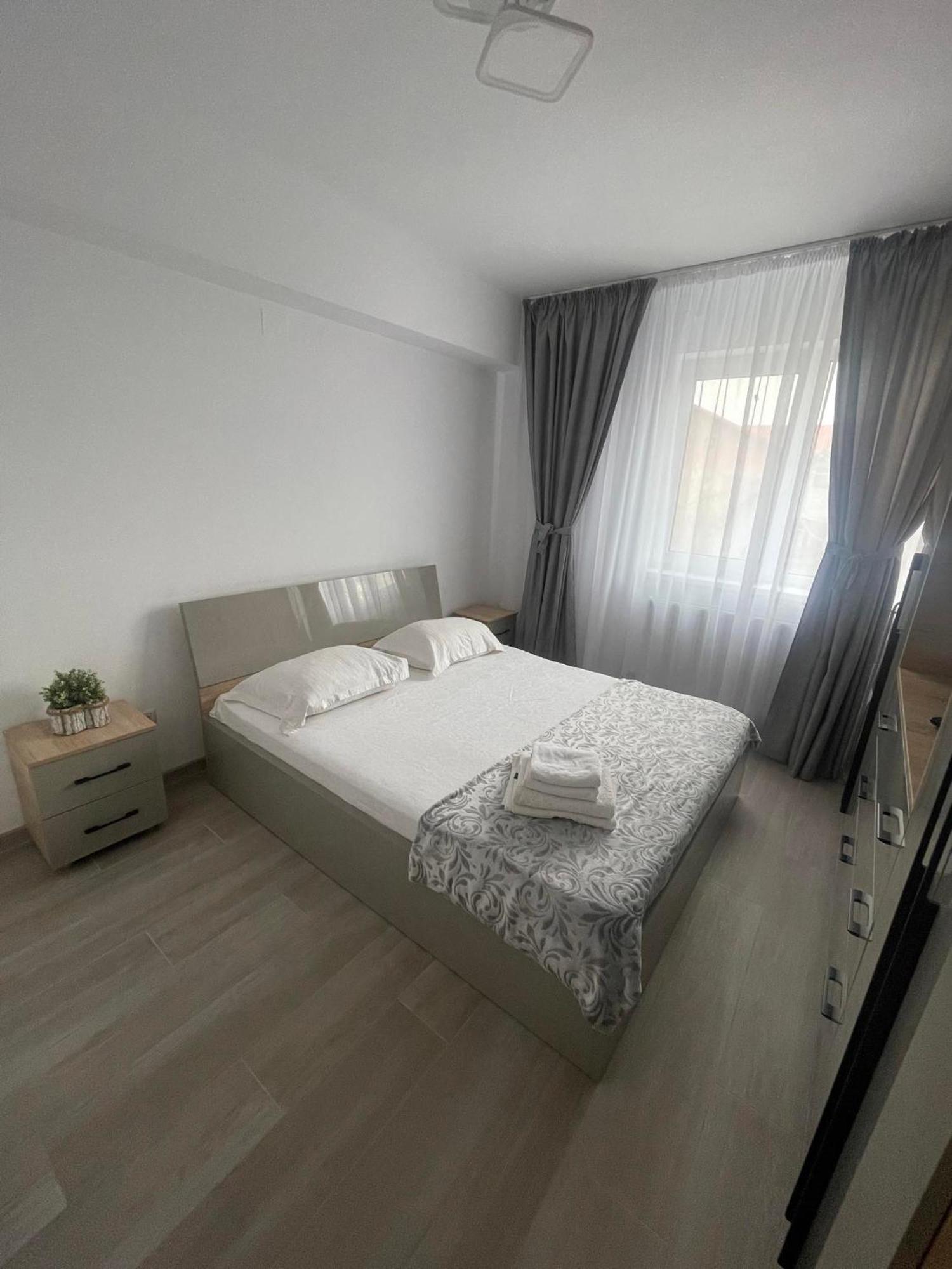 Luxury Apartment Pitesti Bagian luar foto
