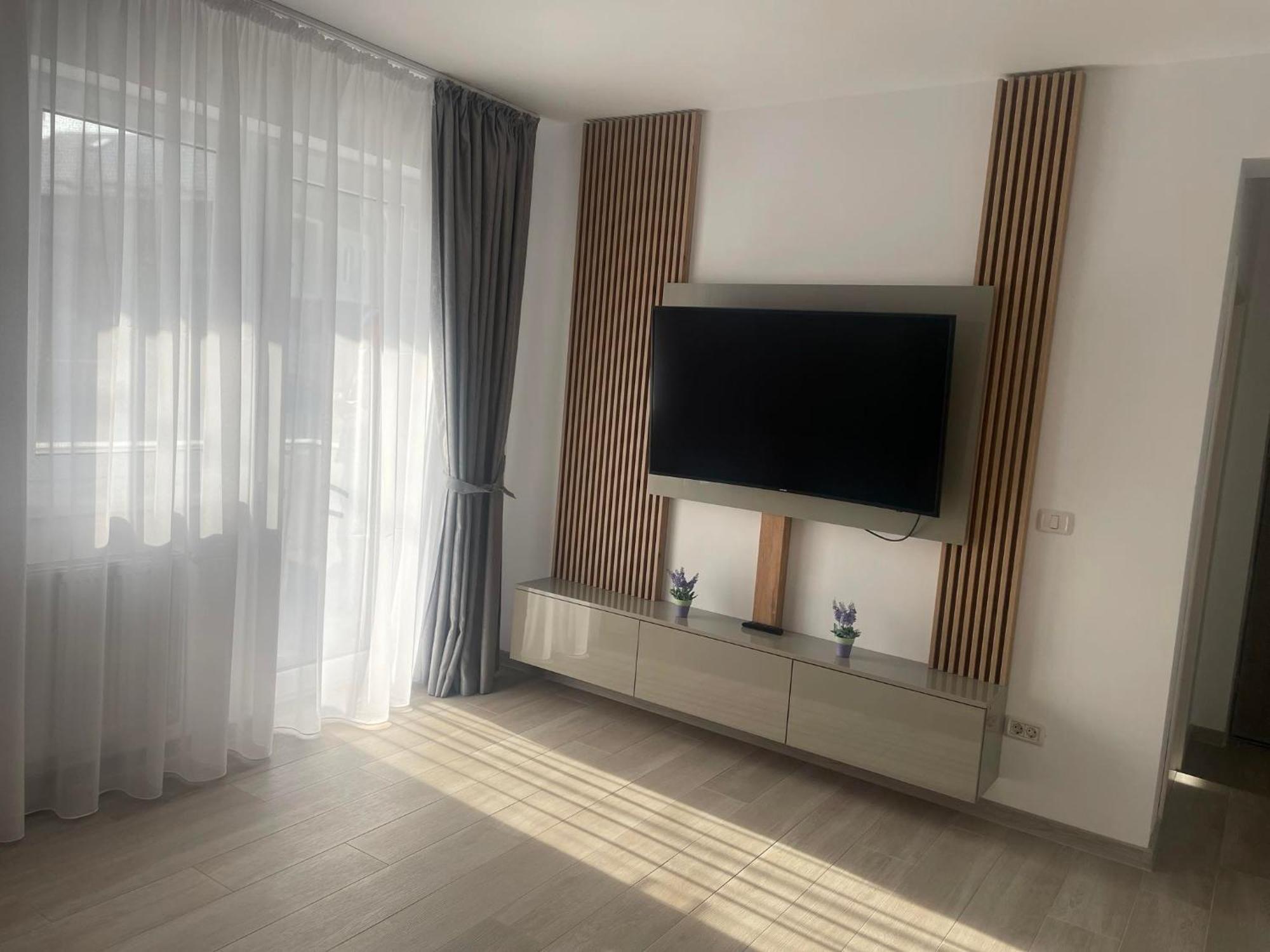 Luxury Apartment Pitesti Bagian luar foto